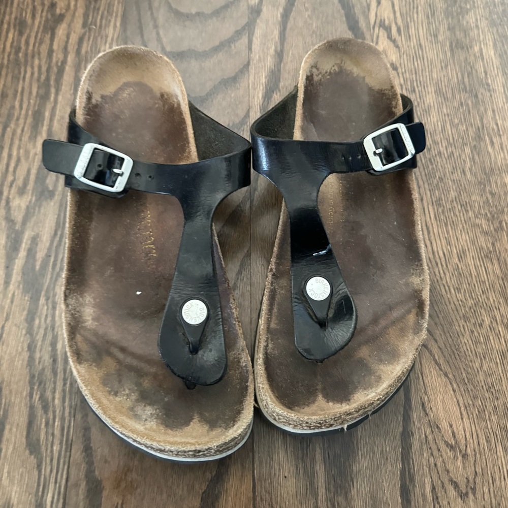 Birkenstock Gizeh sandal, shiny black womens size 9.5